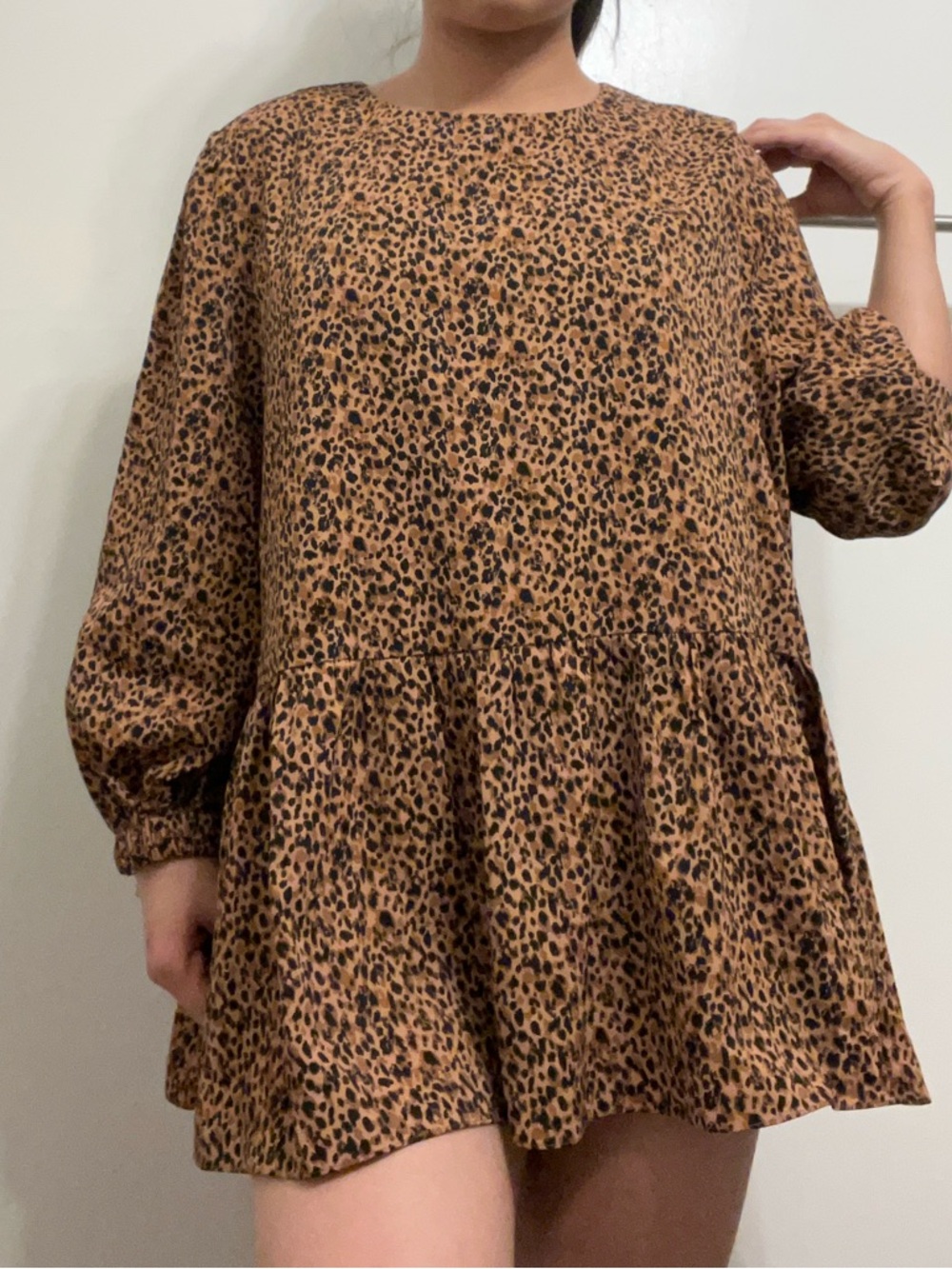 A26 Pomander Place Tuckernuck Leopard Carlota Peplum Blouse Top - Picture 4 of 9